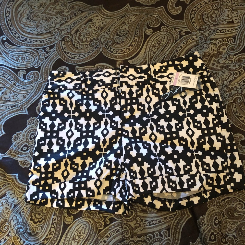 INC shorts size 6 !